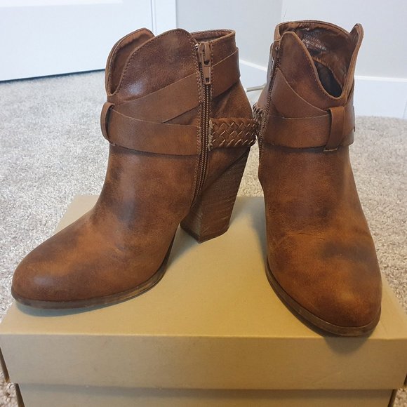 OXO heeled ankle boot - medium heel (size 7M - Kasper) - Picture 3 of 4